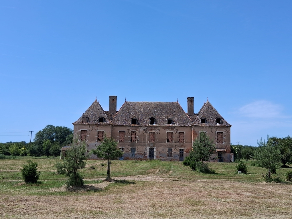 CHATEAU A RENOVER