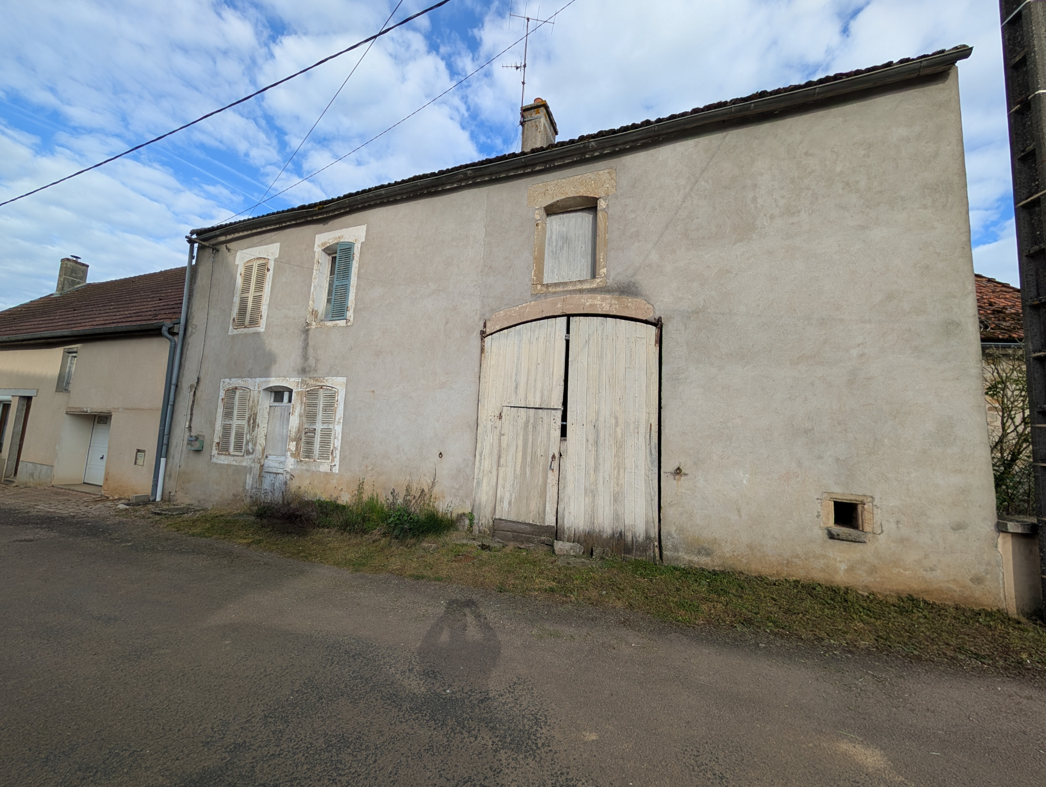 Bâtisse de village avec dépendances   Projet rénovation complète   Investisseur ou bricoleur
