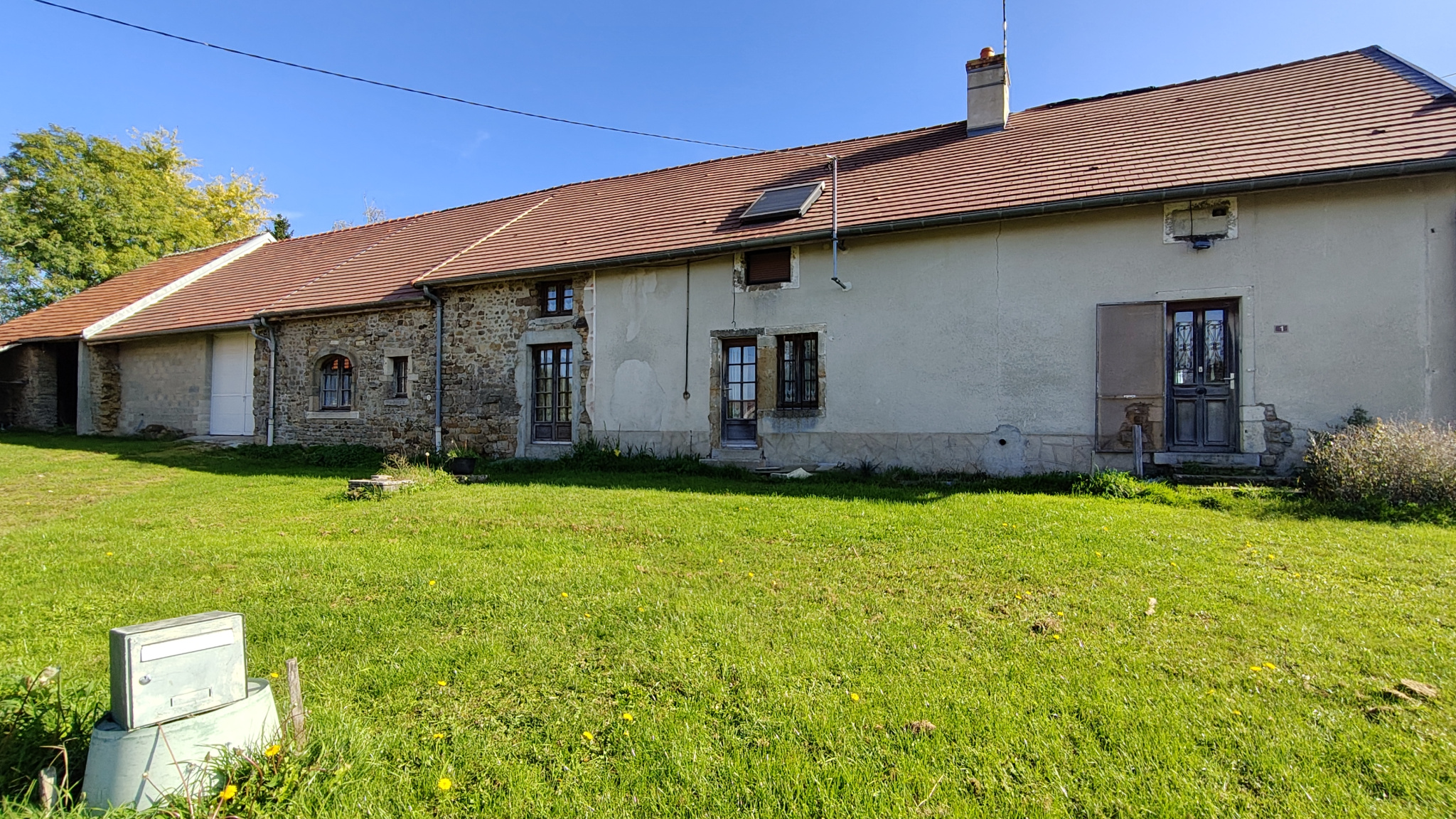 AUTHENTIQUE LONGÈRE BOURGUIGNONNE - VOTRE GÎTE EN BOURGOGNE